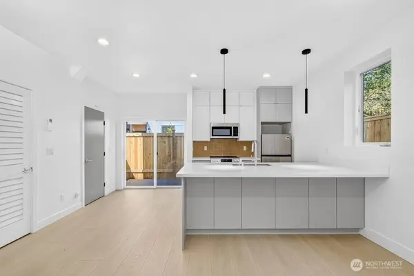 1220 NE 100th ST, Seattle, WA 98125