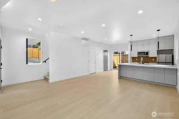 1220 NE 100th ST, Seattle, WA 98125