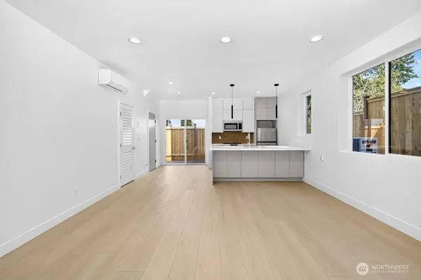1220 NE 100th ST, Seattle, WA 98125