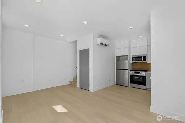1218 NE 100th ST, Seattle, WA 98102