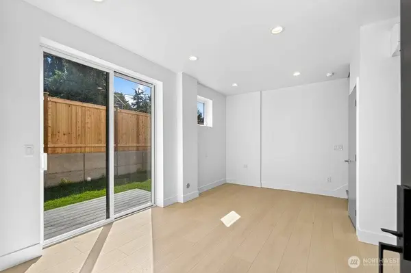 1218 NE 100th ST, Seattle, WA 98102