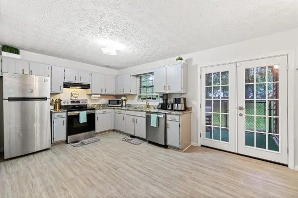 331 Booth Cir SW, Marietta, GA 30008-3556
