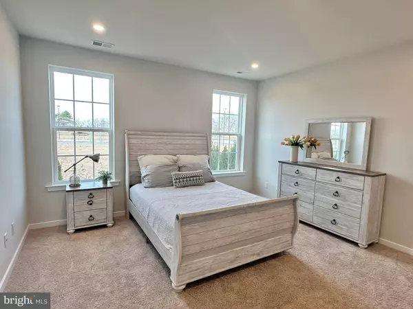 96 CEDAR CIRCLE, Levittown, PA 19055