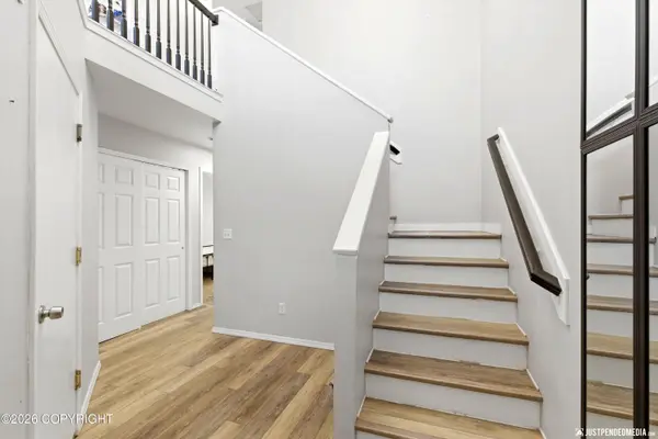 8133 Sandy CIR, Anchorage, AK 99507