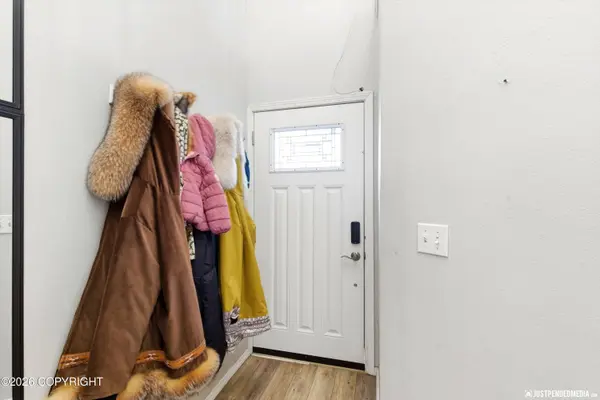 8133 Sandy CIR, Anchorage, AK 99507
