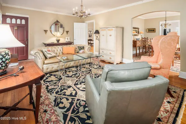 2003 E 5th ST, Greenville, NC 27858