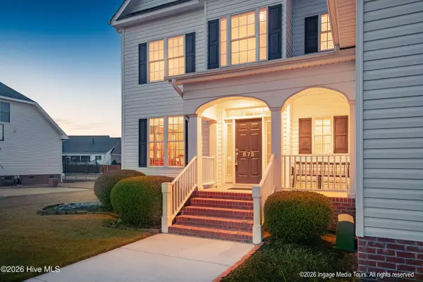 675 Stillwater DR, Winterville, NC 28590