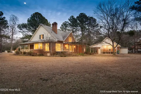 1296 Worthington LN, Greenville, NC 27858