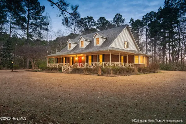 1296 Worthington LN, Greenville, NC 27858