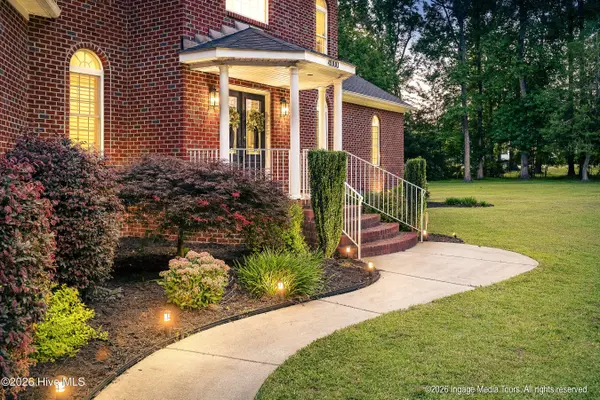 4000 Sterling Trace DR, Winterville, NC 28590