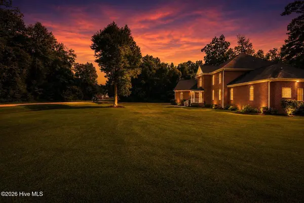 4000 Sterling Trace DR, Winterville, NC 28590