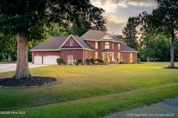 4000 Sterling Trace DR, Winterville, NC 28590