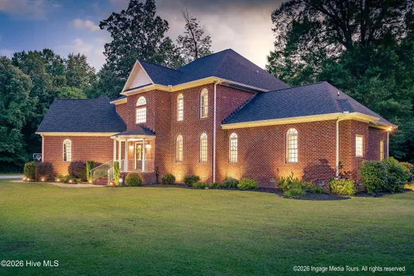 4000 Sterling Trace DR, Winterville, NC 28590