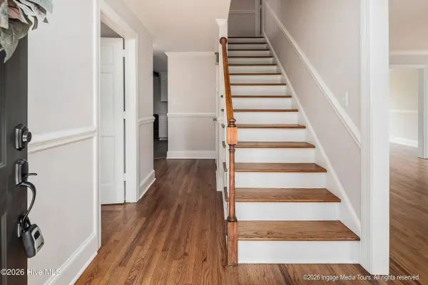 696 Laurie Ellis RD, Winterville, NC 28590
