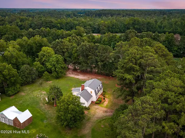 696 Laurie Ellis RD, Winterville, NC 28590
