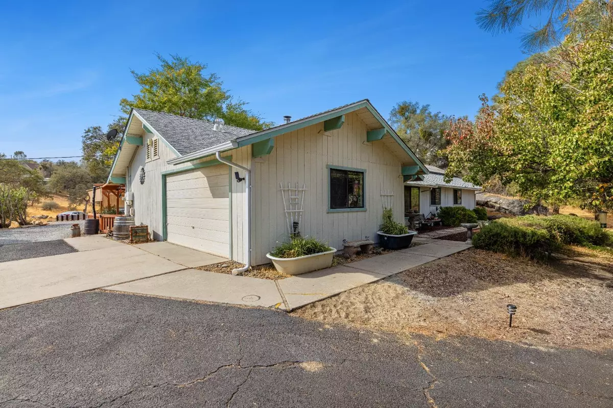 Coarsegold, CA 93614-9182,30674 Titan Dr