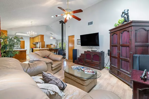 Coarsegold, CA 93614-9182,30674 Titan Dr