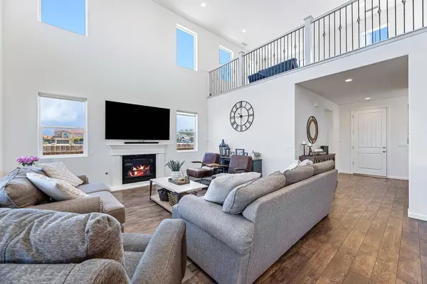 1006 La Canada AVE, Clovis, CA 93619