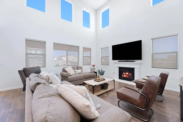 1006 La Canada AVE, Clovis, CA 93619