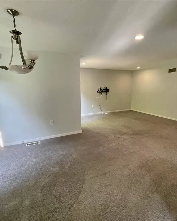 1 Rushford Meade #1, Granby, CT 06035