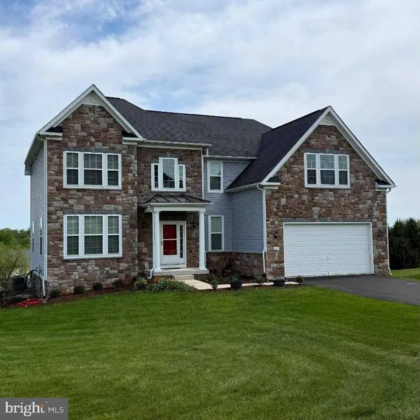 445 HOLLAND DR, Martinsburg, WV 25403