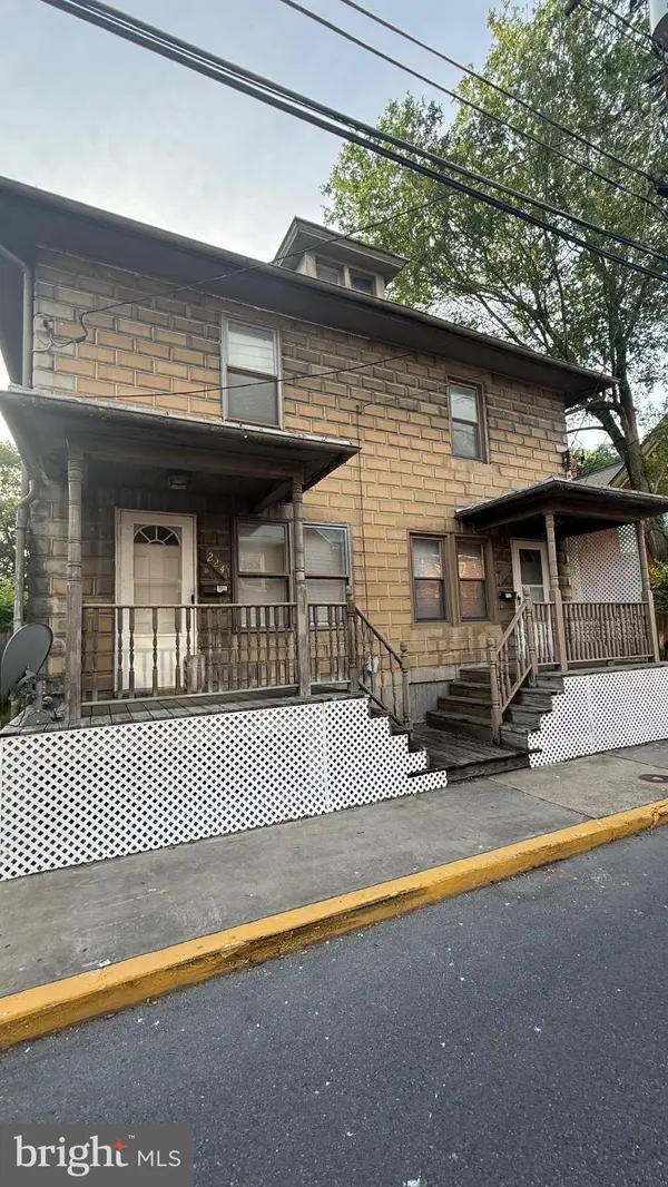 226 N SPRING ST, Martinsburg, WV 25401