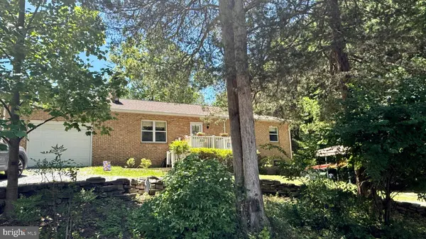 225 MOUNTAIN VIEW DR, Harpers Ferry, WV 25425