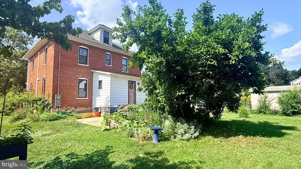 333 E 1ST AVE, Charles Town, WV 25414