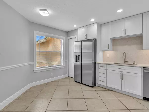 10727 Lake Shore DR, Wellington, FL 33414