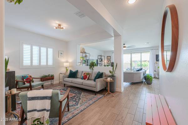 277 W GLACIER BAY Drive, San Tan Valley, AZ 85140