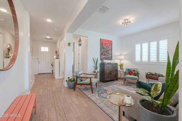 277 W GLACIER BAY Drive, San Tan Valley, AZ 85140