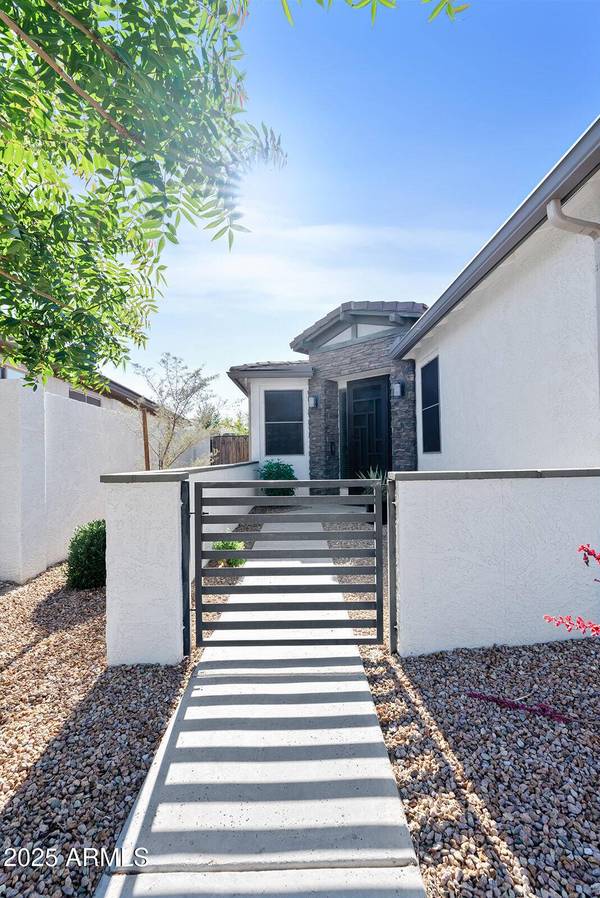 39904 N MADDOX Road, San Tan Valley, AZ 85140