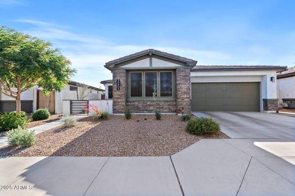 39904 N MADDOX Road, San Tan Valley, AZ 85140