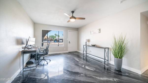 2139 W OBISPO Avenue, Mesa, AZ 85202