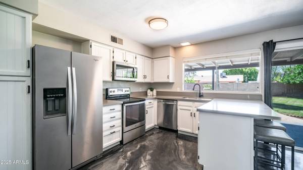 2139 W OBISPO Avenue, Mesa, AZ 85202