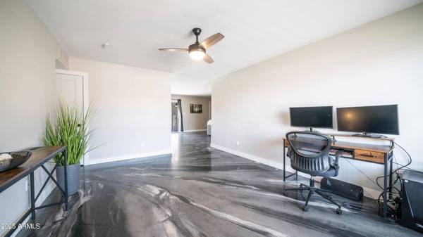 2139 W OBISPO Avenue, Mesa, AZ 85202