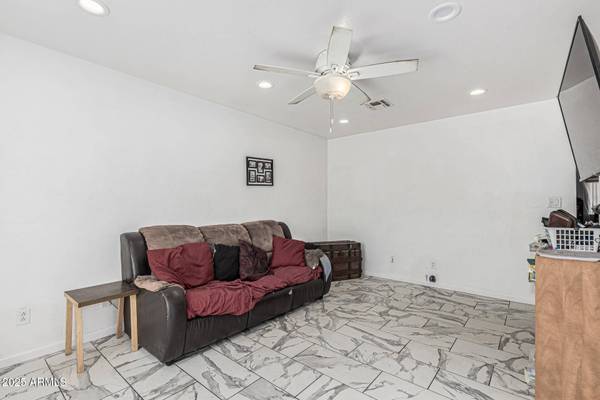 105 N GUTHRIE Street, Mesa, AZ 85203