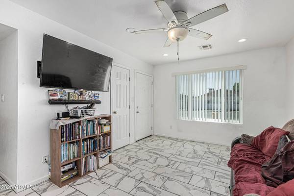 105 N GUTHRIE Street, Mesa, AZ 85203