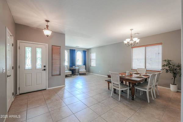 1653 W GREEN TREE Drive, San Tan Valley, AZ 85144