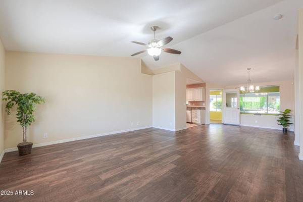 11012 E KIVA Avenue, Mesa, AZ 85209