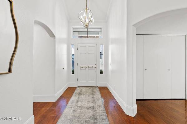 824 N YORK Circle, Mesa, AZ 85213