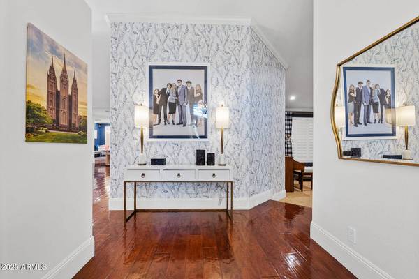 824 N YORK Circle, Mesa, AZ 85213