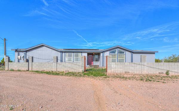 176 N ACACIA Road, Apache Junction, AZ 85119