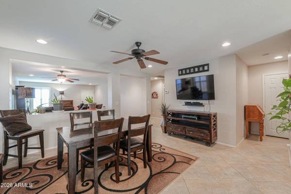 8512 E MESETO Avenue, Mesa, AZ 85209