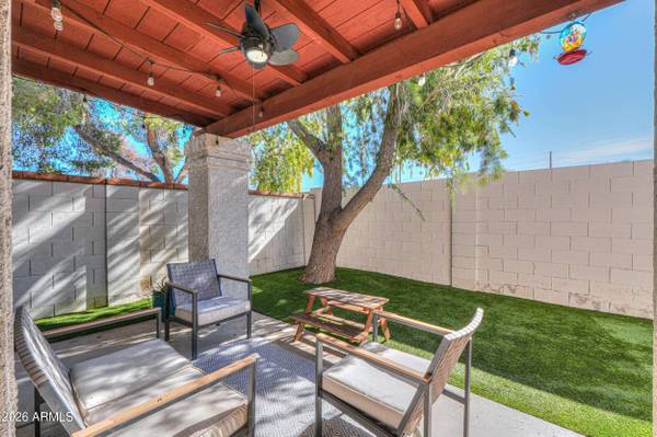 2011 W NOPAL Avenue, Mesa, AZ 85202