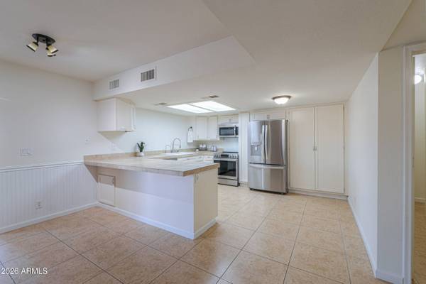 2428 E JUANITA Avenue, Mesa, AZ 85204