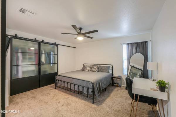 466 W SMOKE TREE Road, Gilbert, AZ 85233