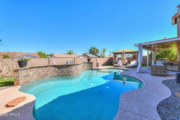 466 W SMOKE TREE Road, Gilbert, AZ 85233