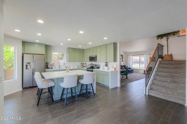 466 W SMOKE TREE Road, Gilbert, AZ 85233