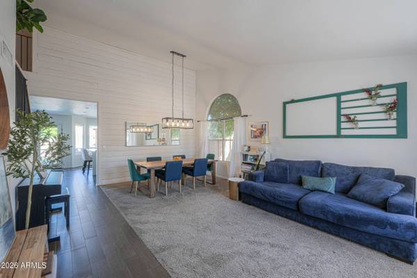 466 W SMOKE TREE Road, Gilbert, AZ 85233